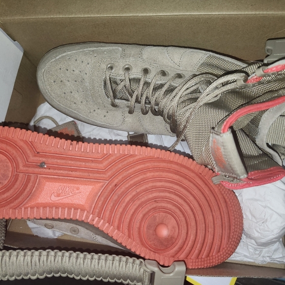 It's Corea color and kaki color high Nikes - Picture 3 of 5